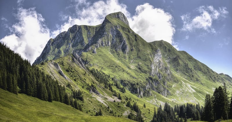Randonnée en famille dans les Alpes suisses : nos itinéraires faciles et inoubliables